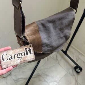 Cargoit Crossbody Bag